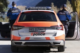 L’automobiliste a été enregistré peu avant 14h mercredi dernier à Sion à l’allure de 111 km/h par l’appareil laser de la Police Régionale des Villes du Centre (image symbolique).